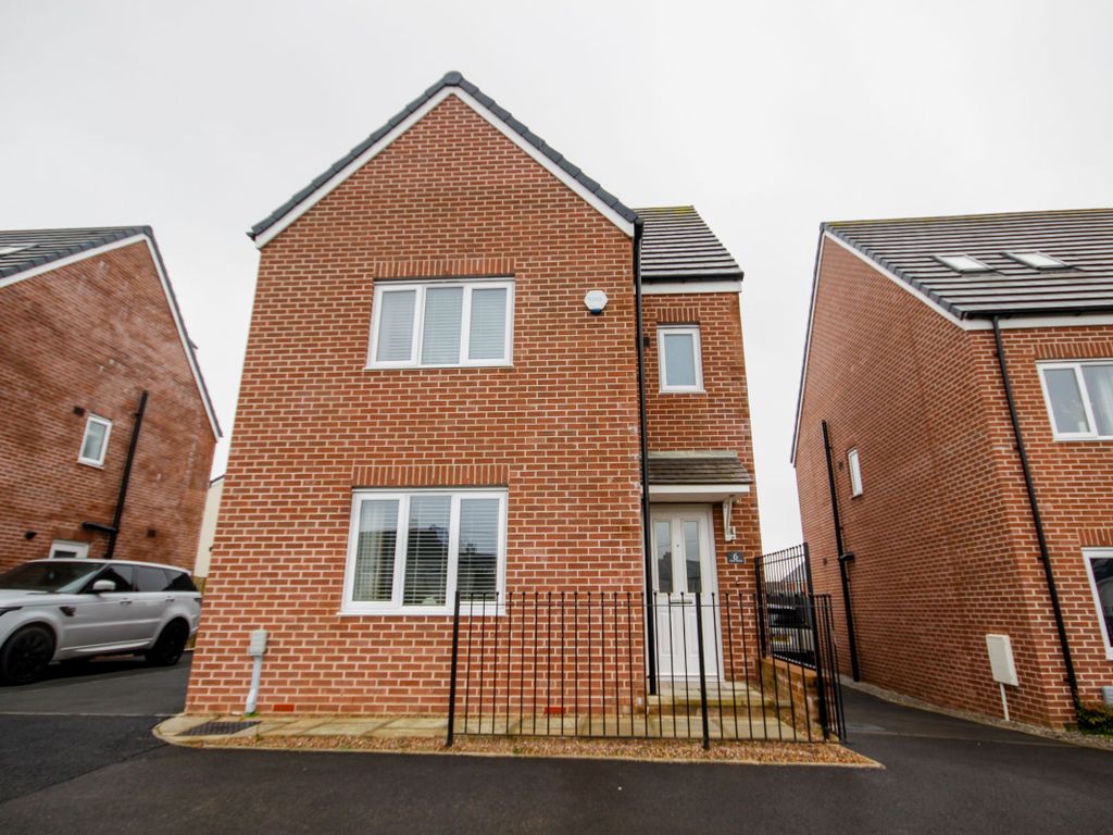 4 bed detached house for sale in Cae'r Delyn, Oakdale, Blackwood NP12