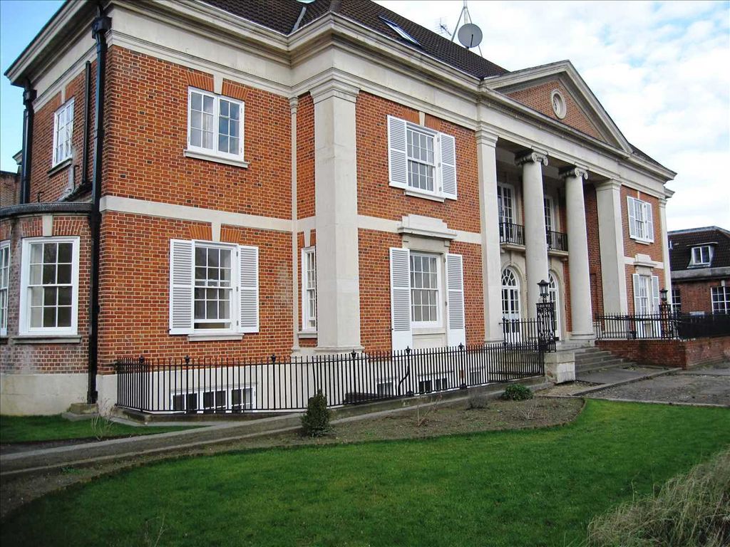 2 bed flat to rent in Brighton Road, Purley CR8 Zoopla