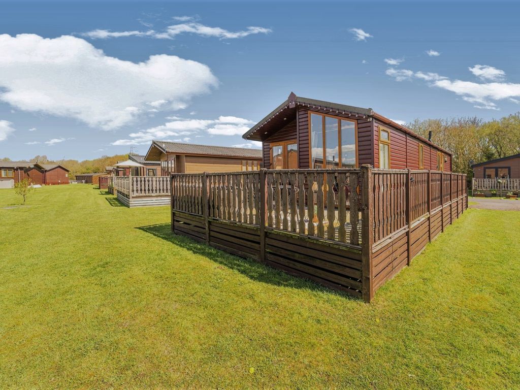 2 bed mobile/park home for sale in South Lakeland Leisure Village