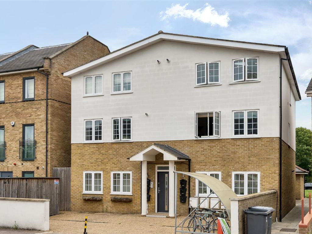 2 bed flat for sale in Finsbury Road, Bounds Green N22, £375,000 Zoopla