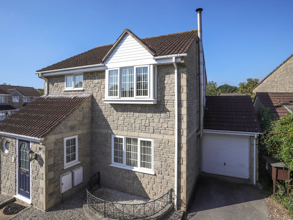 4 bed detached house for sale in Forbes Close, Heathfield, Newton Abbot