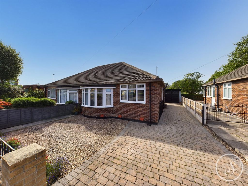 2 bed semidetached bungalow for sale in Lulworth Avenue, Leeds LS15