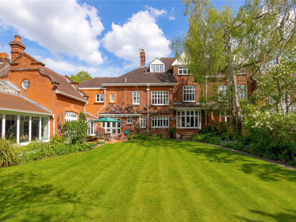 6 bed semidetached house for sale in Grange Road, Cambridge