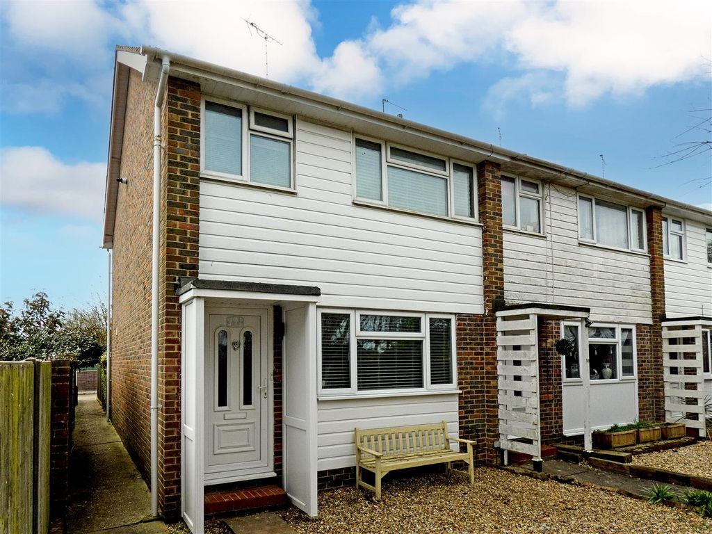 3 bed end terrace house for sale in Woodlands Avenue, Rustington