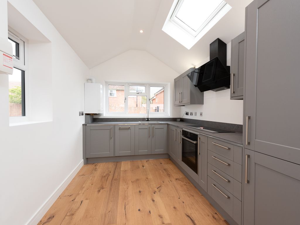 1 bed detached bungalow for sale in Sadlers Court, Winnersh, Wokingham