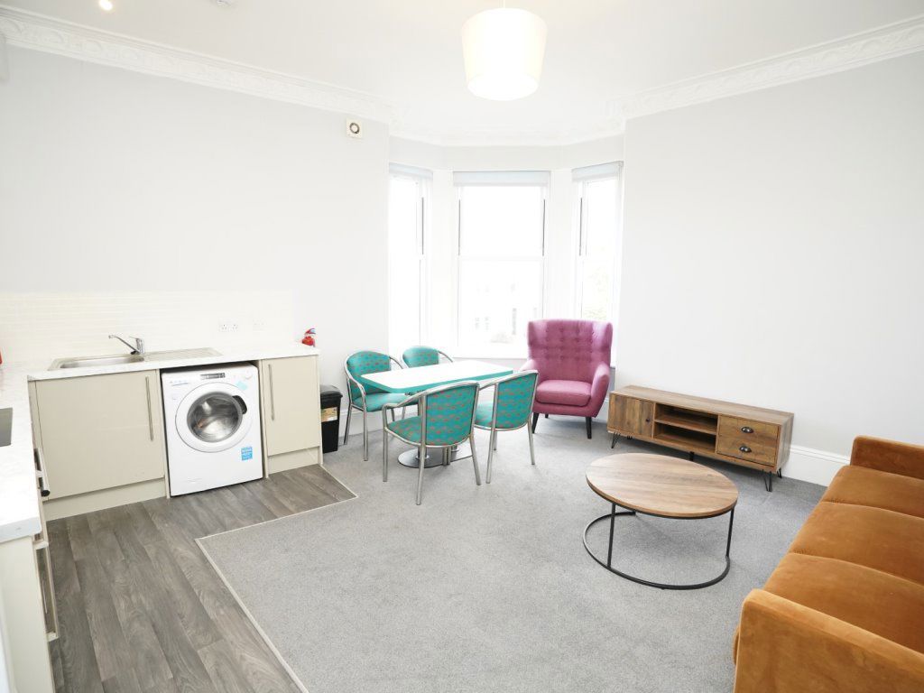 2 bed flat to rent in Perth Road, Dundee DD2, £1,100 pcm Zoopla