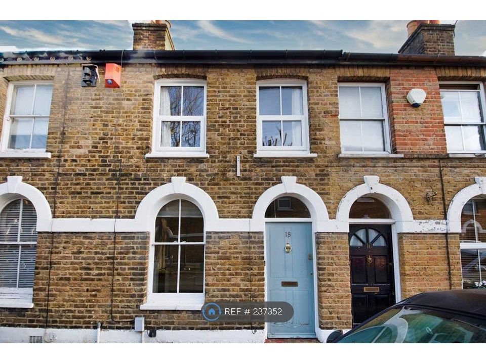 2 bed terraced house to rent in Mooreland Road, Bromley BR1, £1,650 pcm