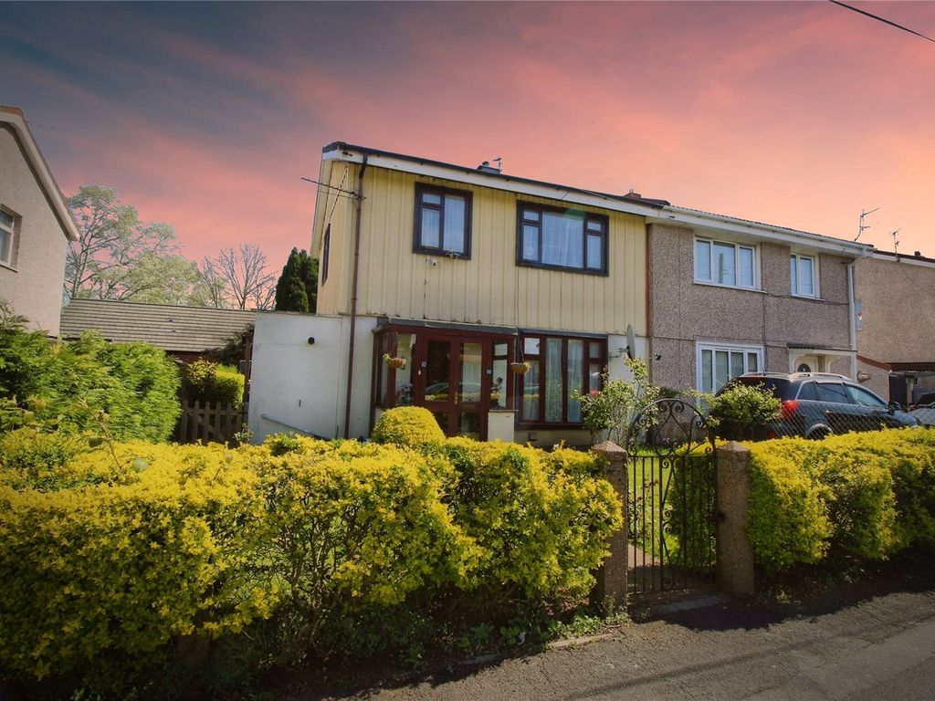 3 bed semidetached house for sale in Worcester Avenue, Wheatley