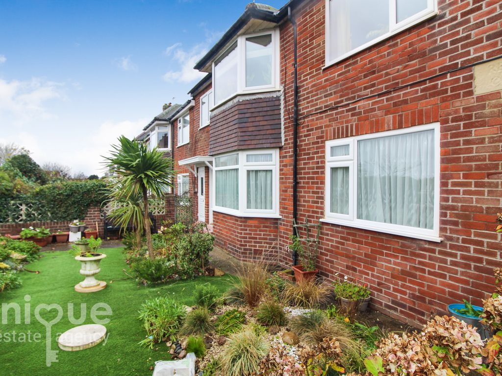 2 bed flat for sale in Regent Court, Caryl Road, Lytham St. Annes FY8