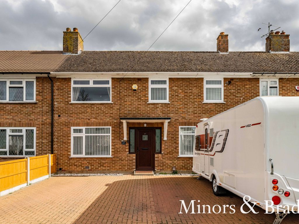 4 bed terraced house for sale in Magdalen Way, Gorleston, Great