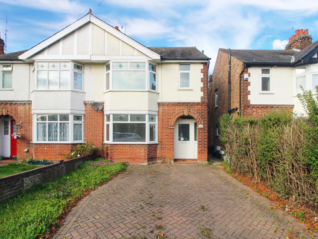 3 bed semidetached house to rent in Cowdray Avenue, Colchester CO1, £