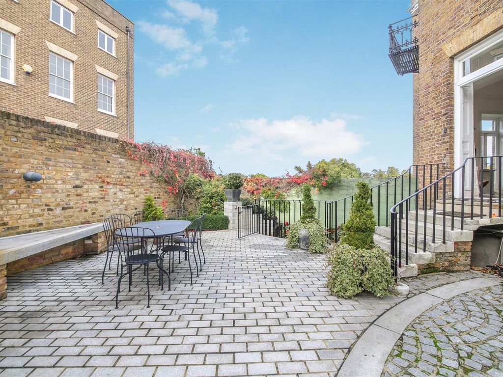 1 bed flat to rent in Hampton Court Road, East Molesey KT8 Zoopla