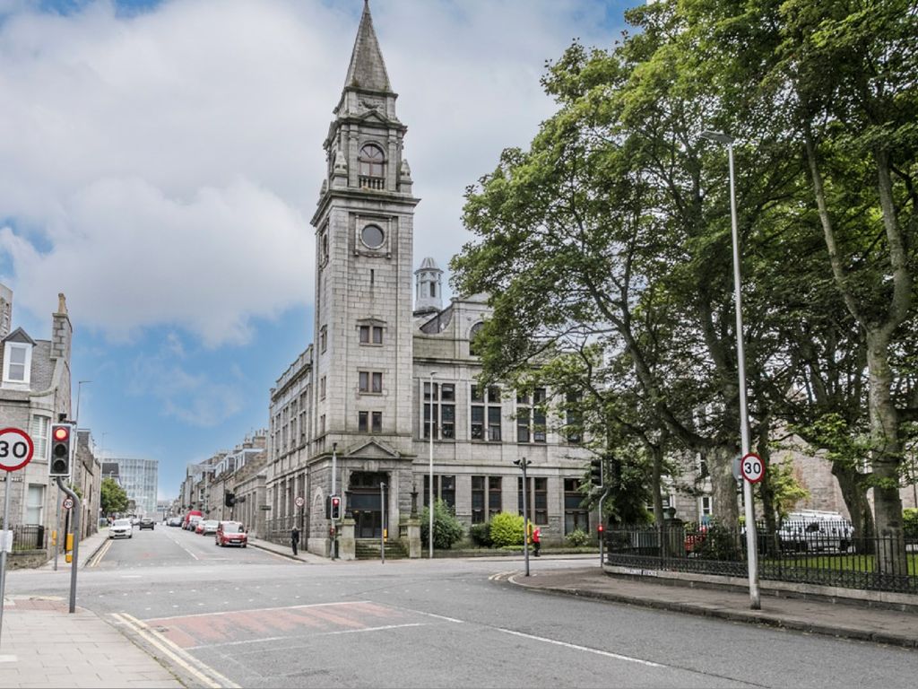 2 bed flat for sale in 75 Rose Street, Aberdeen AB10, £90,000 Zoopla