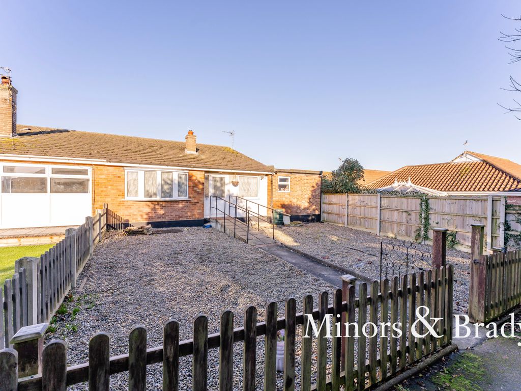 3 bed semidetached bungalow for sale in Cedar Close, Martham, Great
