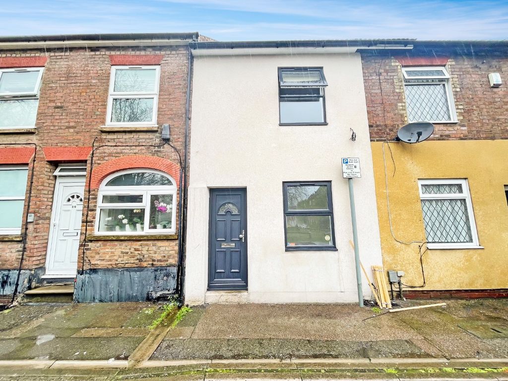 3 bed terraced house to rent in Hastings Street, Luton, Bedfordshire