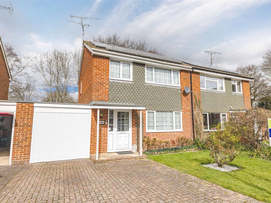 3 bed semidetached house for sale in Ward Close, Wokingham RG40 Zoopla