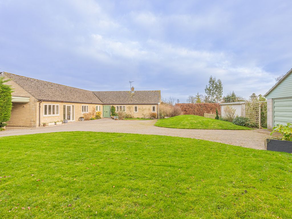 5 bed detached bungalow for sale in Little Badminton Lane, Malmesbury