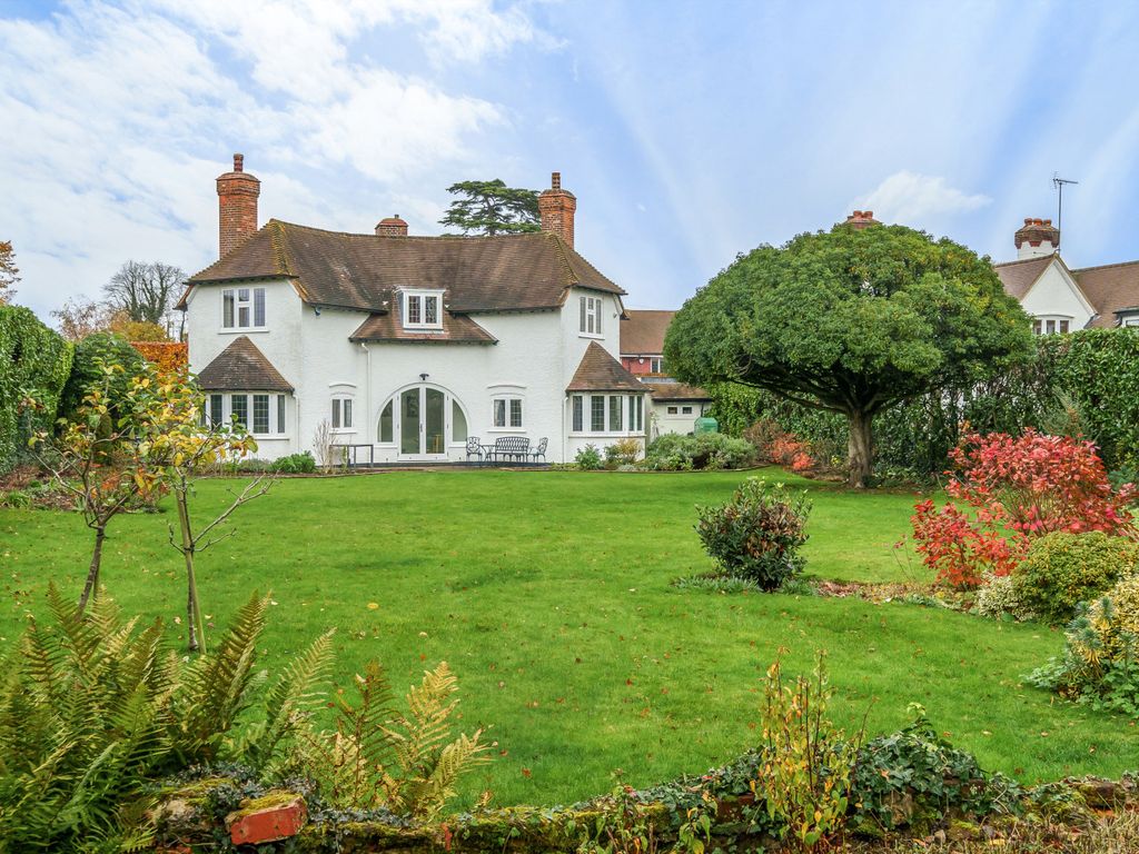 4 bed detached house for sale in Highfield Road, West Byfleet KT14, £