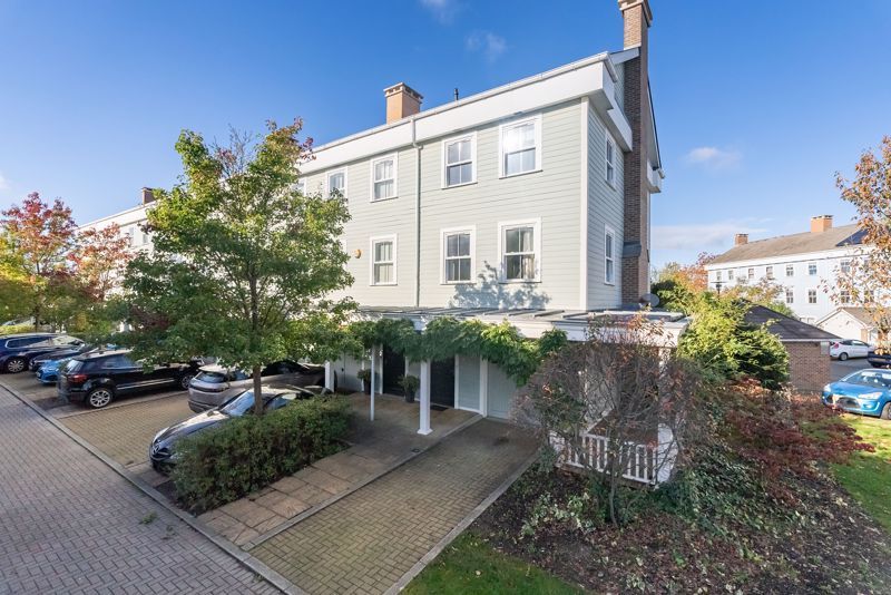 4 bed end terrace house for sale in Portland Close, Worcester Park KT4