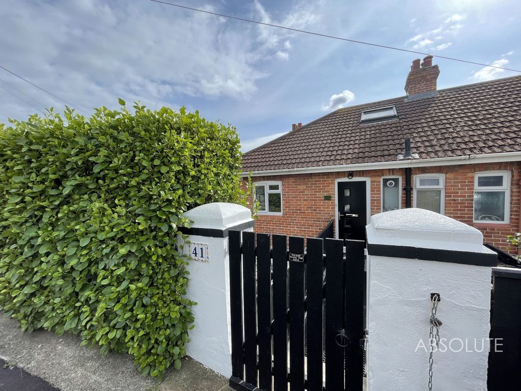 2 bed flat to rent in Audley Avenue, Torquay TQ2, £925 pcm Zoopla