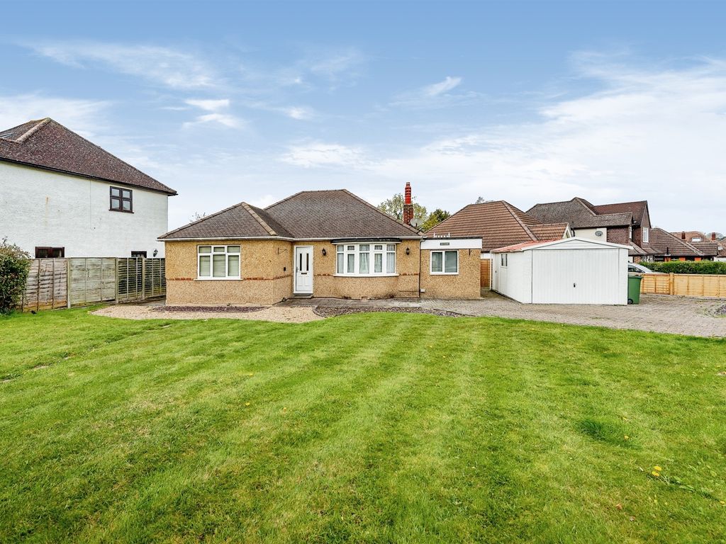 3 bed detached bungalow for sale in Lodge Lane, Redhill RH1 Zoopla