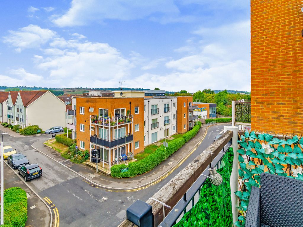1 bed flat for sale in Canalside, Redhill RH1 Zoopla