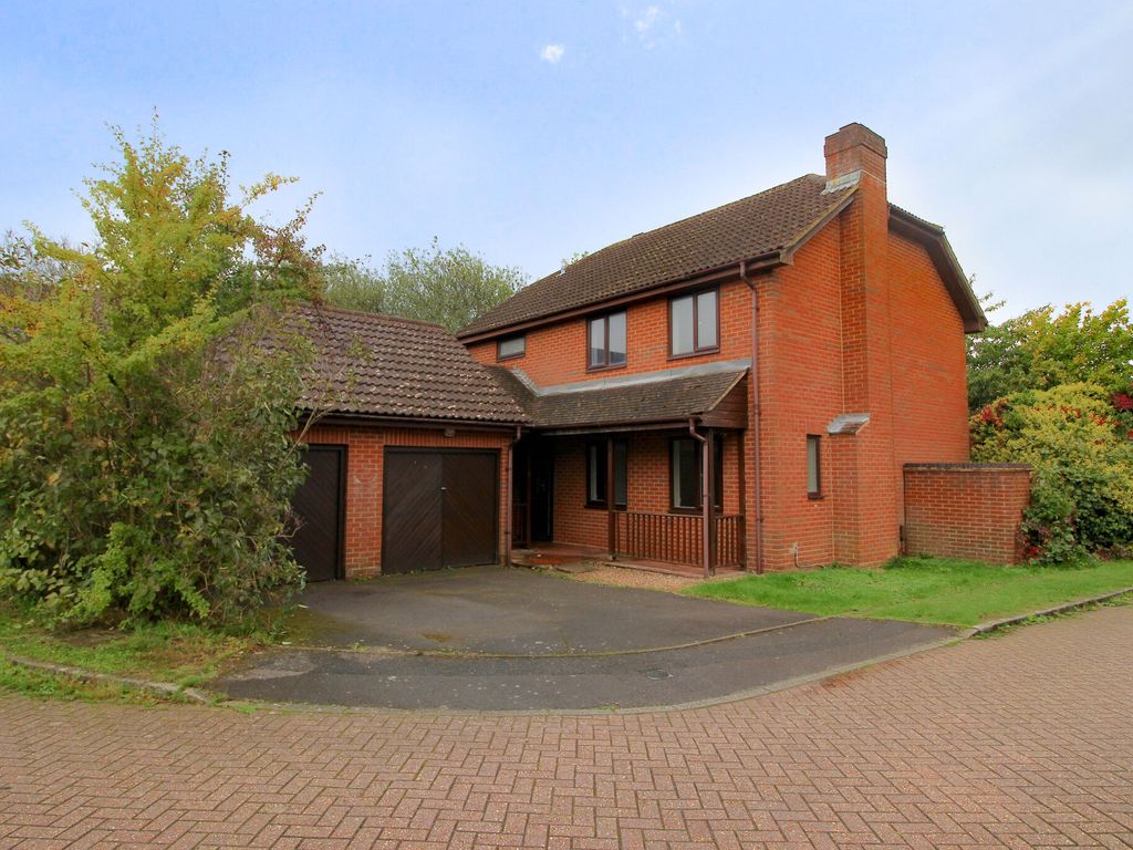 4 bed detached house for sale in Pershore Close, Locks Heath