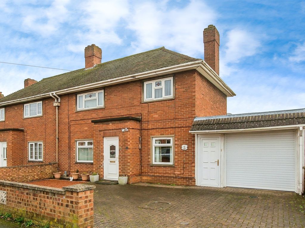 3 bed semidetached house for sale in Hillcrest Avenue, Yaxley