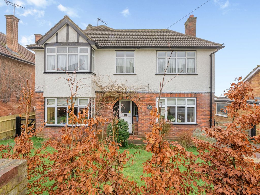 3 bed detached house for sale in Lansdowne Road, Chesham HP5, £565,000