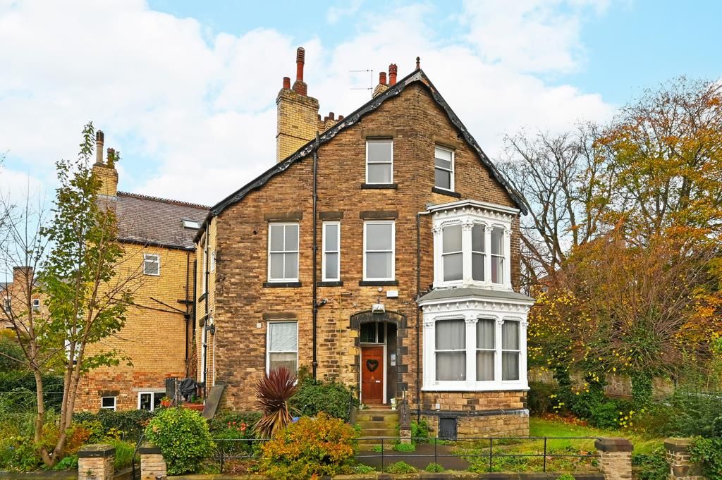 3 bed flat for sale in Endcliffe Rise Road, Sheffield S11, £295,000