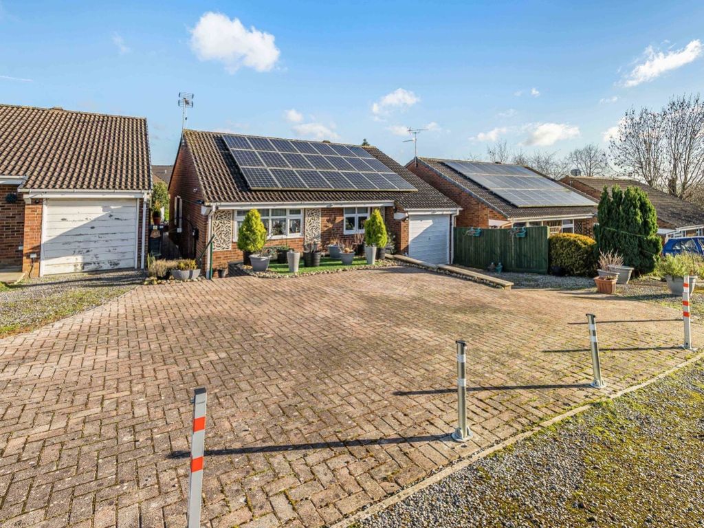 3 bed bungalow for sale in 47 White Castle, Toothill, Swindon SN5, £