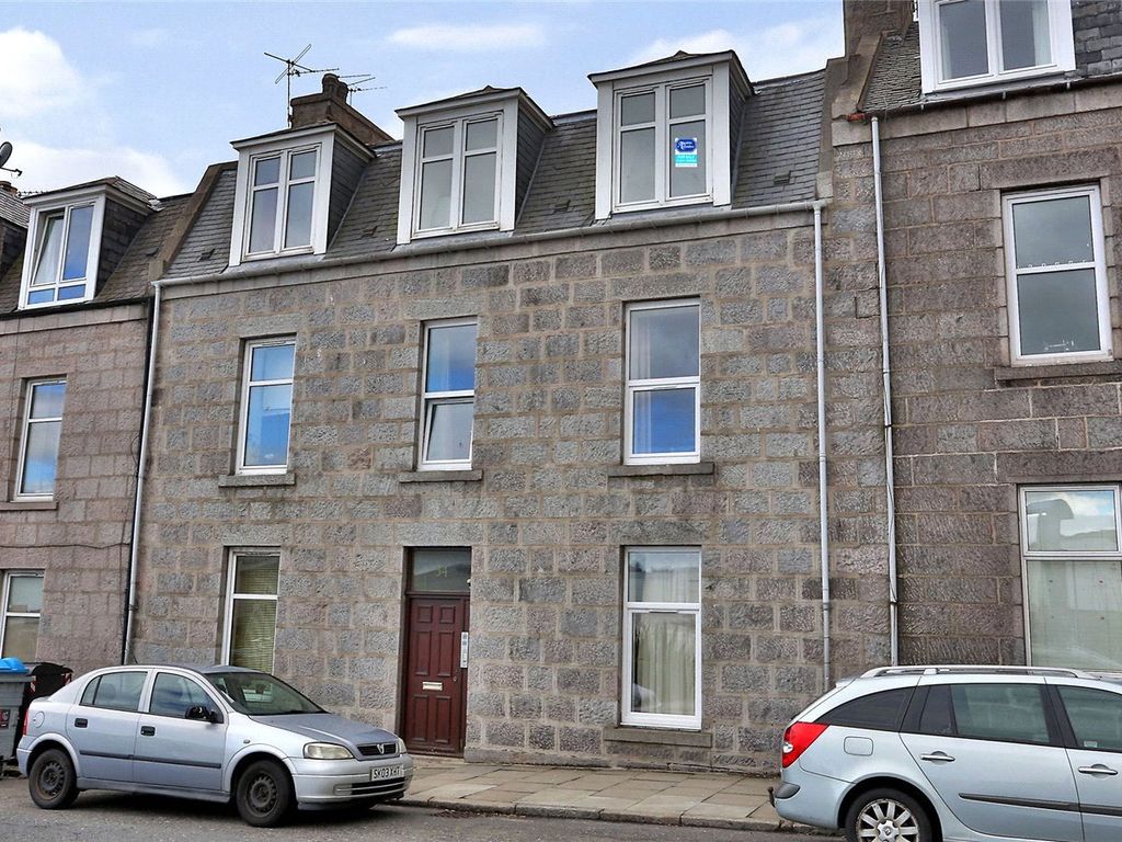 2 bed flat to rent in 34 Bedford Road, Attic Floor Left, Aberdeen AB24