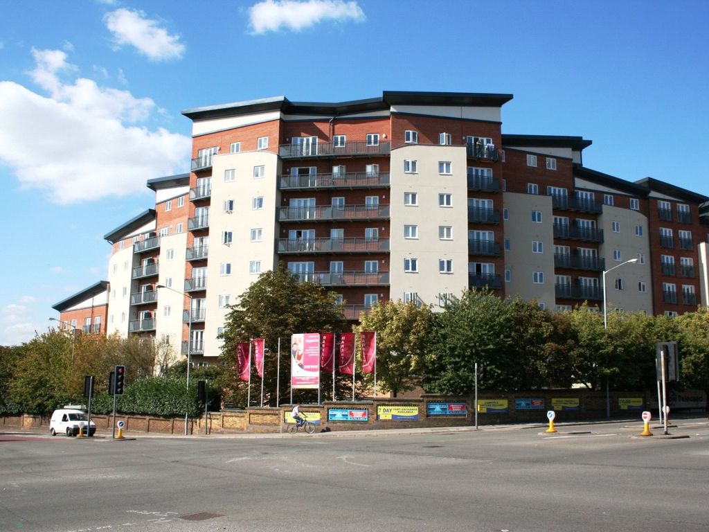 2 bed flat to rent in Aspects Court, Slough SL1 Zoopla