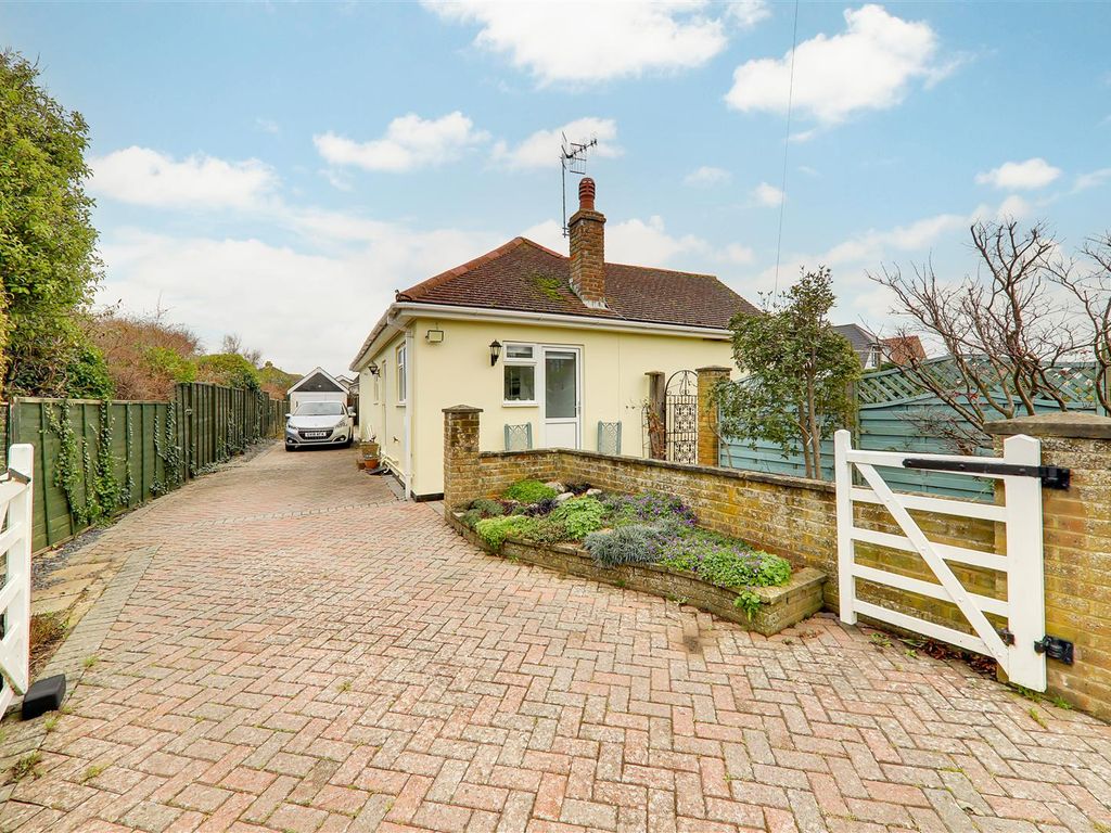 2 bed detached bungalow for sale in Ferring Close, Ferring, Worthing