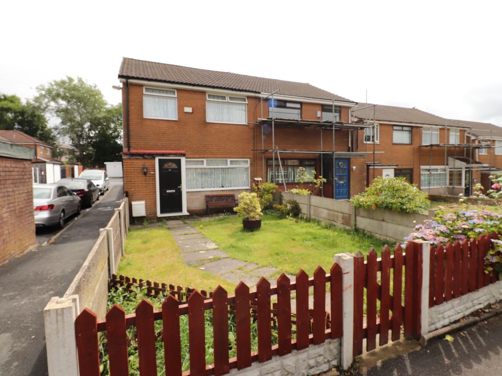 3 bed semidetached house for sale in Briarmere Walk, Chadderton