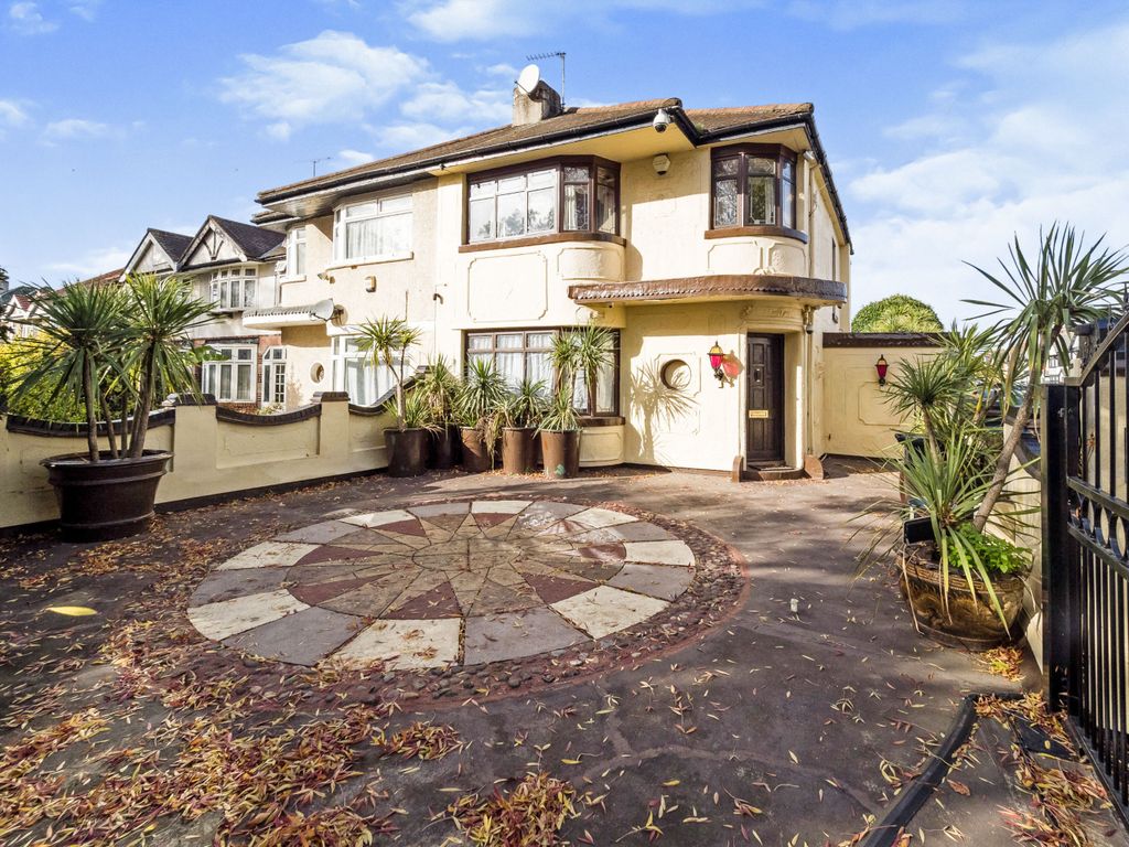 3 bed semidetached house for sale in Longbridge Road, Barking IG11