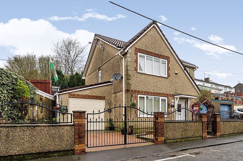 3 bed property for sale in Aberclydach Place, Clydach, Swansea SA6 Zoopla