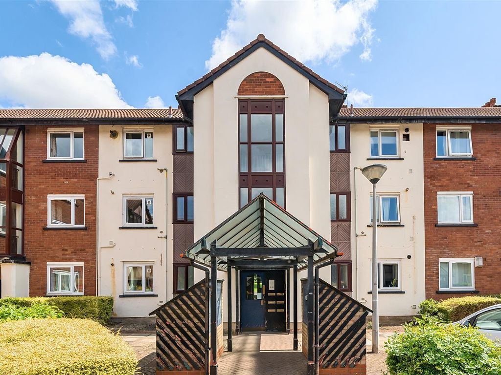 2 bed flat for sale in Canterbury Gardens, Salford M5 Zoopla