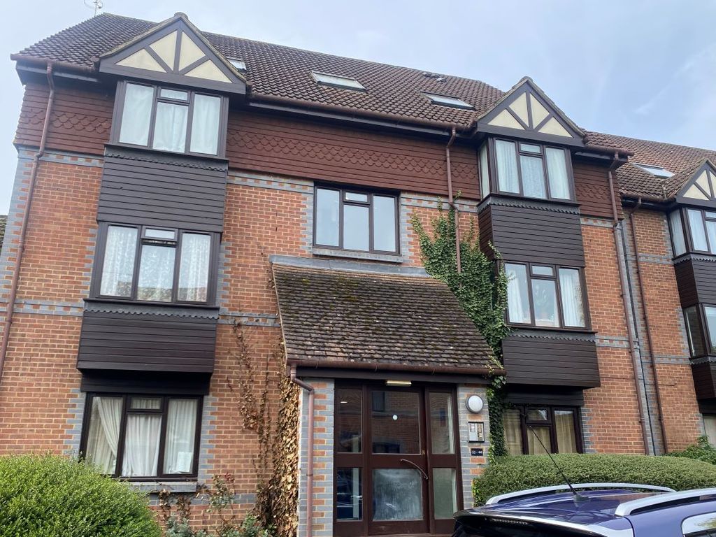 Studio for sale in 35 Rowe Court Grovelands Road, Reading, Berkshire