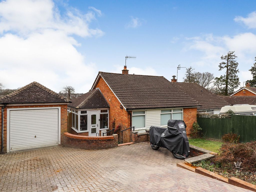2 bed semidetached bungalow for sale in Sandhurst Road, Tunbridge