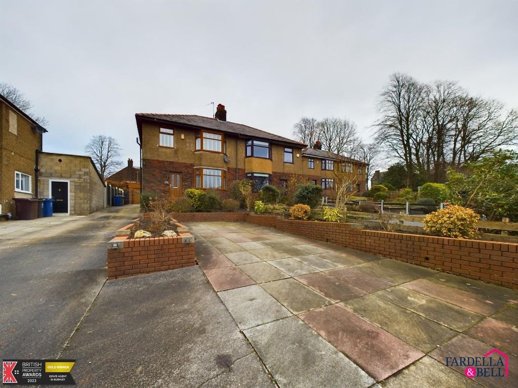 3 bed property for sale in Padiham Road, Burnley BB12, £260,000 Zoopla