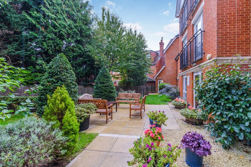 Lewis Court, Redhill RH1  