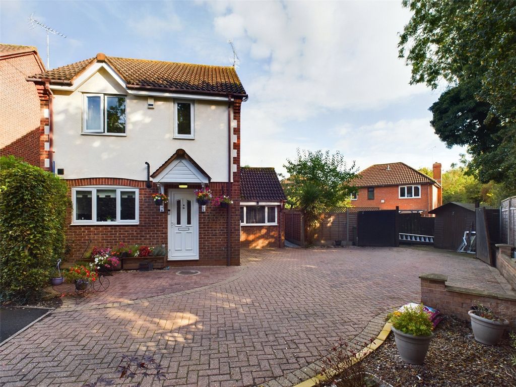 3 bed detached house for sale in Hever Avenue, Worcester