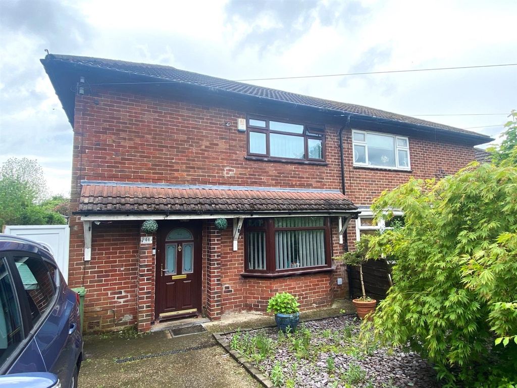 3 bed semidetached house for sale in Besom Lane, Millbrook
