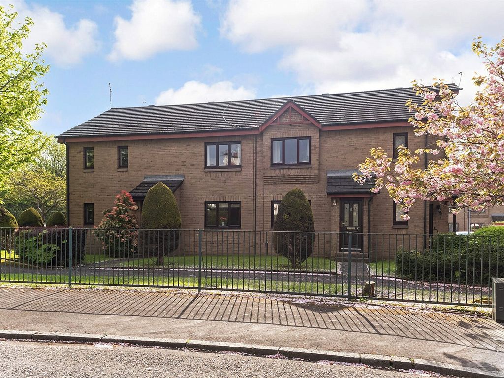 3 bed flat for sale in Lennox Avenue, Scotstoun, Glasgow G14, £170,000