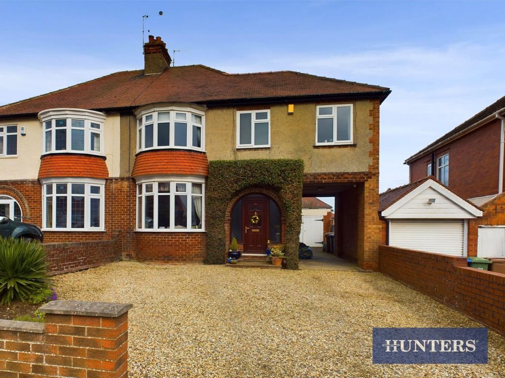 4 bed semidetached house for sale in Fortyfoot, Bridlington YO16, £