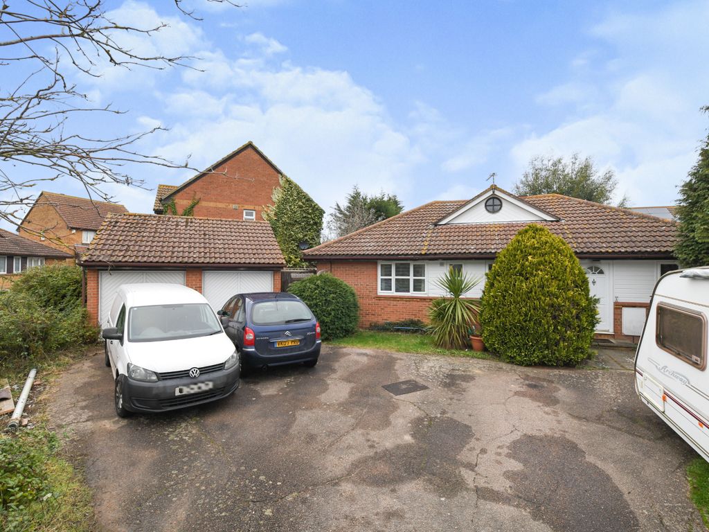 3 bed bungalow for sale in Heron Way, Mayland, Chelmsford, Essex CM3, £