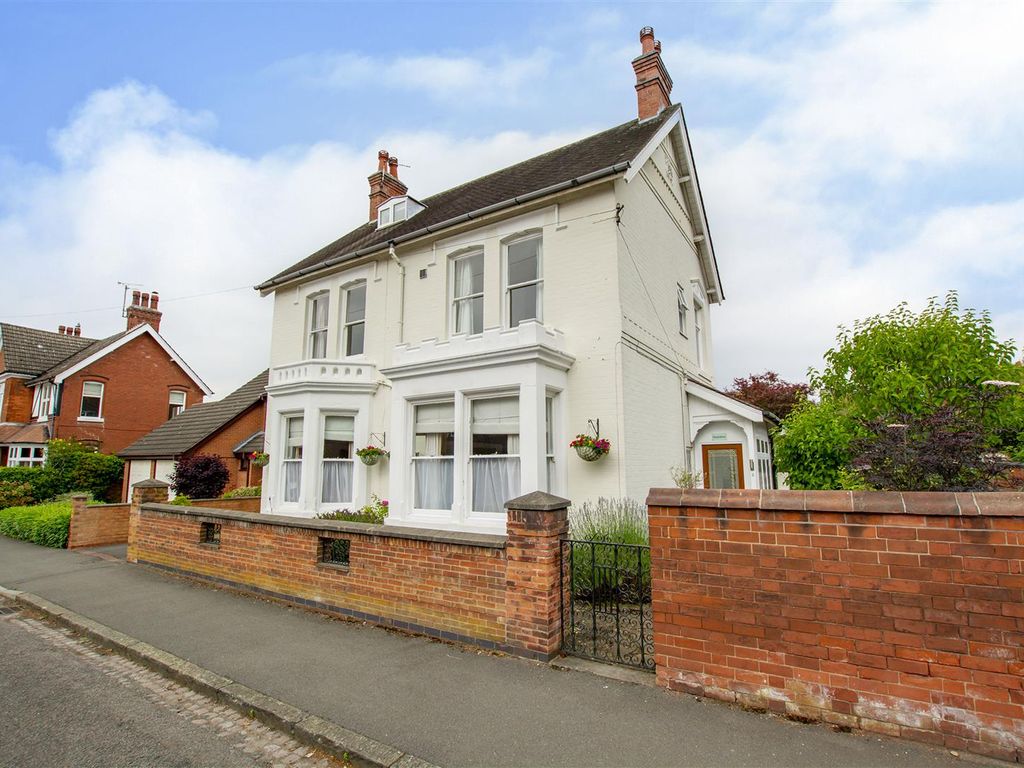 4 bed detached house for sale in Douglas Road, Long Eaton, Nottingham