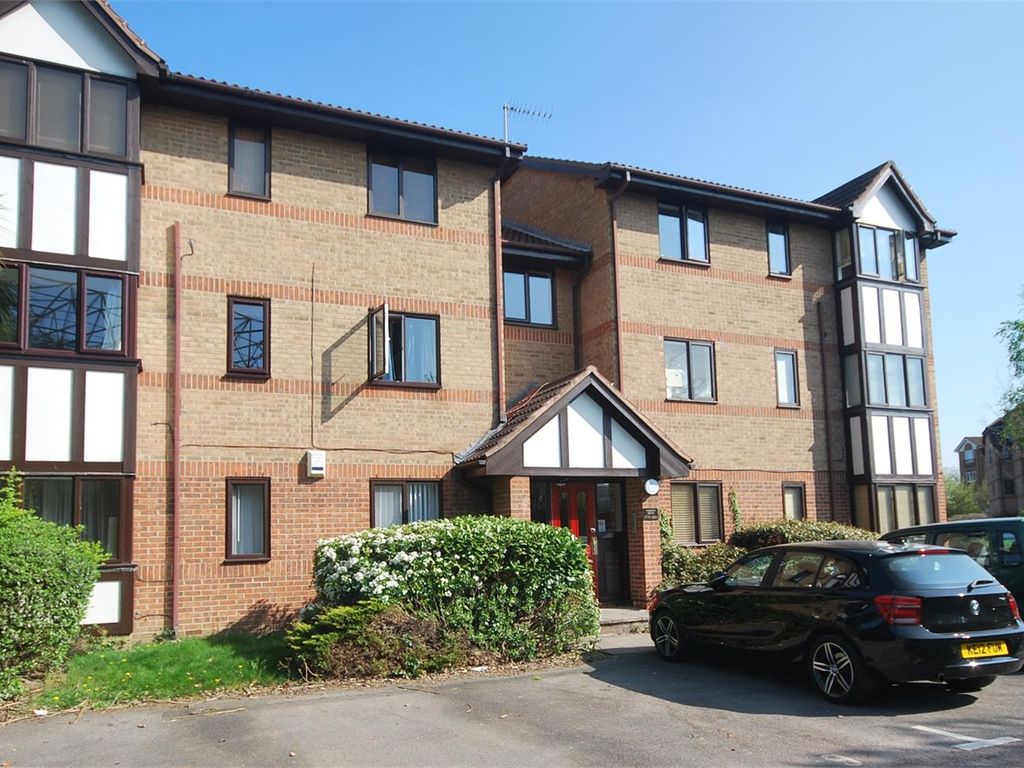 2 bed flat to rent in Varsity Drive, Twickenham TW1, £1,700 pcm Zoopla