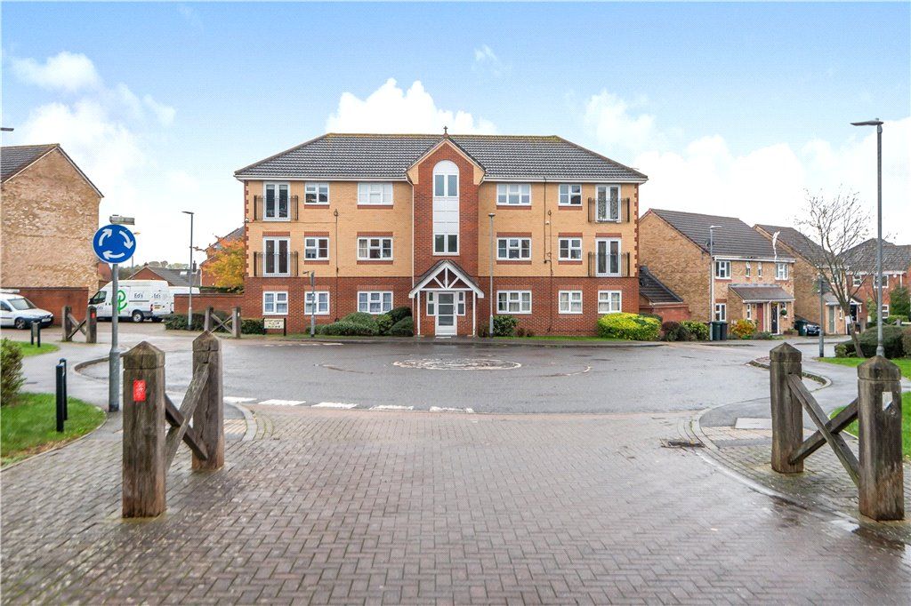 2 bed flat for sale in Altham Gardens, Watford, Hertfordshire WD19, £